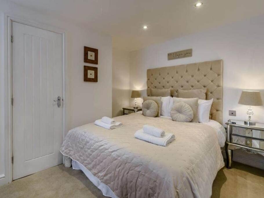 The Hideaway Luxury 5* 2 Bed Garden Apartment สการ์โบโรห์ ภายนอก รูปภาพ